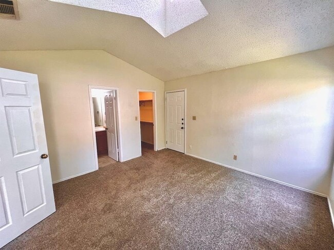 Building Photo - 367 Fantail Loop
