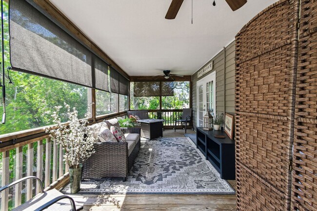 Building Photo - Elevated 3-Bed, 2-Bath, Corner-Lot Gem in the Heart of Palmetto