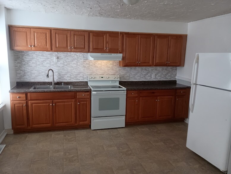 Kitchen - 54 Quality Ave