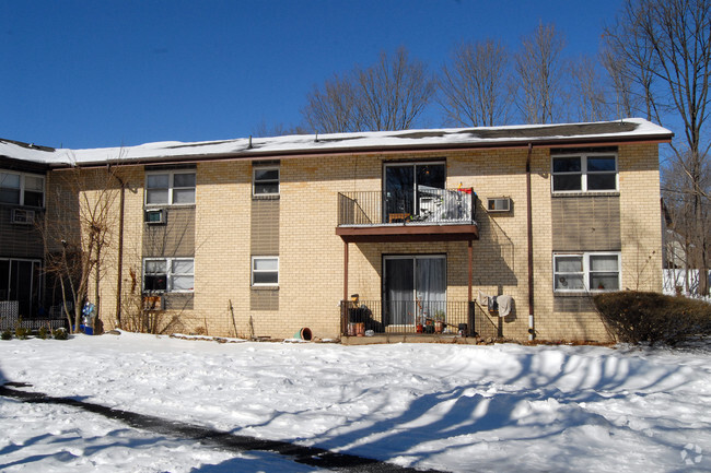 Building Photo - Country Squire Gardens