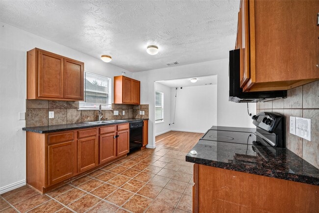Building Photo - 4403 Sprangletop Ave