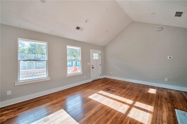 Building Photo - 1683 Kenmore St SW