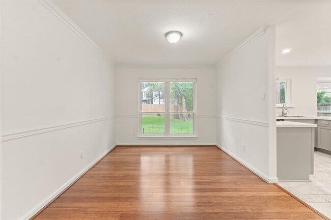 Building Photo - 28 Silver Elm Pl