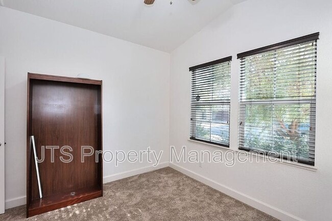 Building Photo - 1427 Bicker Cir