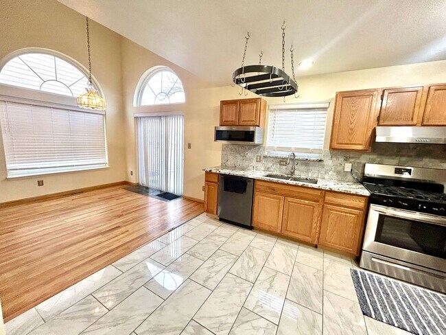 Building Photo - Looking for a Quality tenant who Appreciates a Gourmet Kitchen