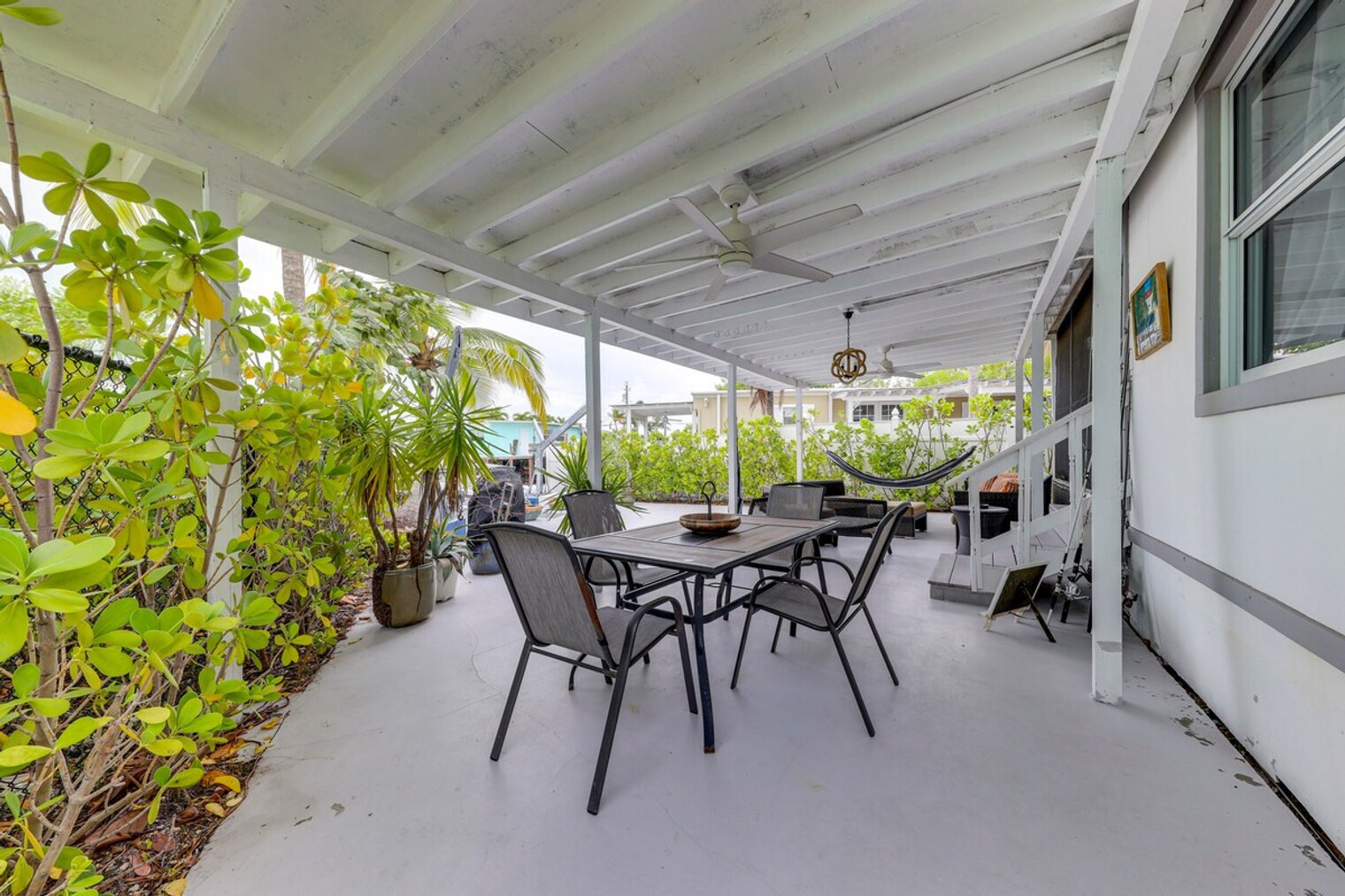 Building Photo - 398 Burton Dr