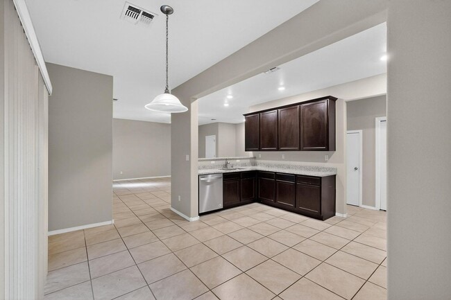 Building Photo - Executive 2 story Town house 4 Bedroom 3 b...