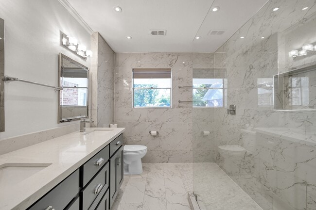 Building Photo - 26926 Maplewood Dr