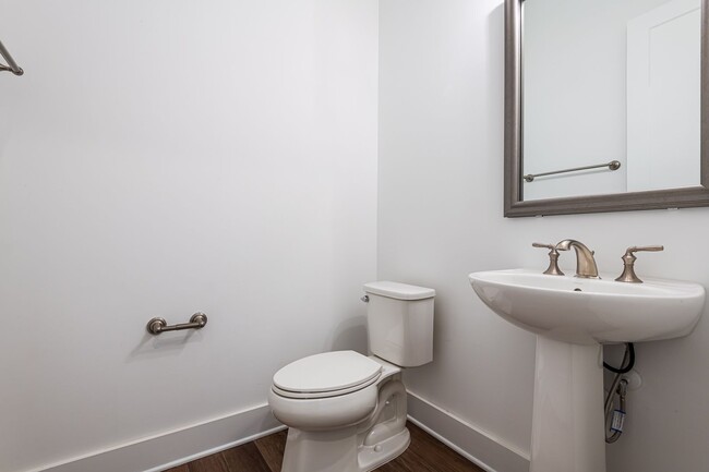 Building Photo - Gorgeous 4+ Bedroom Home in 12 Oaks