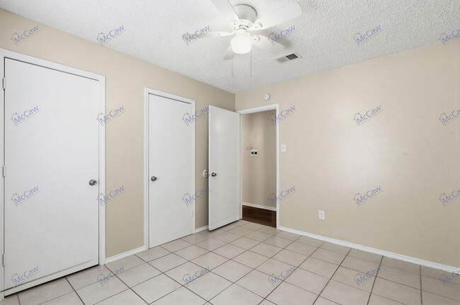 Building Photo - 3416 Colonial Dr