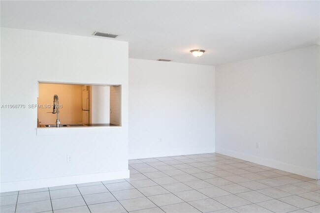 Building Photo - 1290 NE 119th St