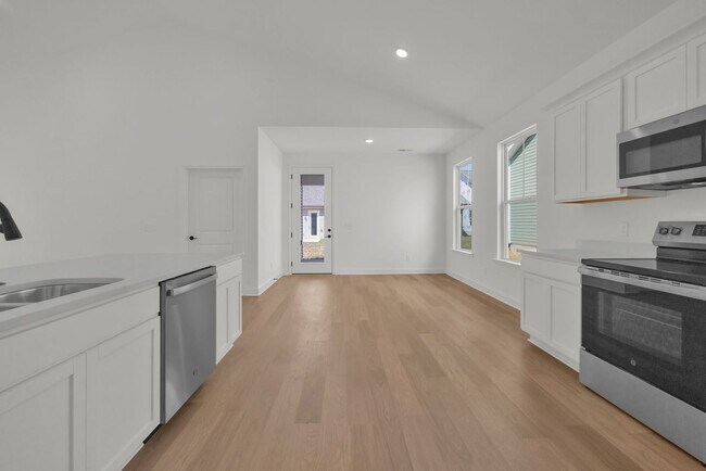 Building Photo - 6579 Elizabeth Ann Wy