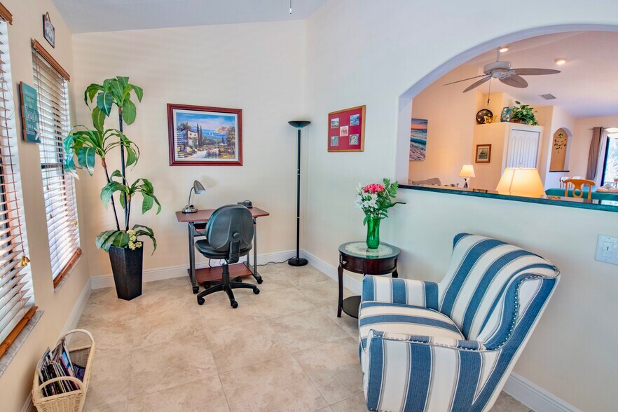 Sitting room, or office - 6710 S Highway A1A