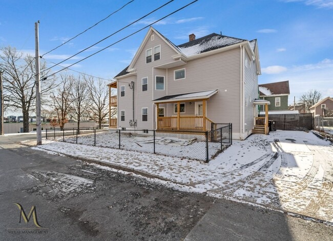 Building Photo - 403-405-405 S Elm St