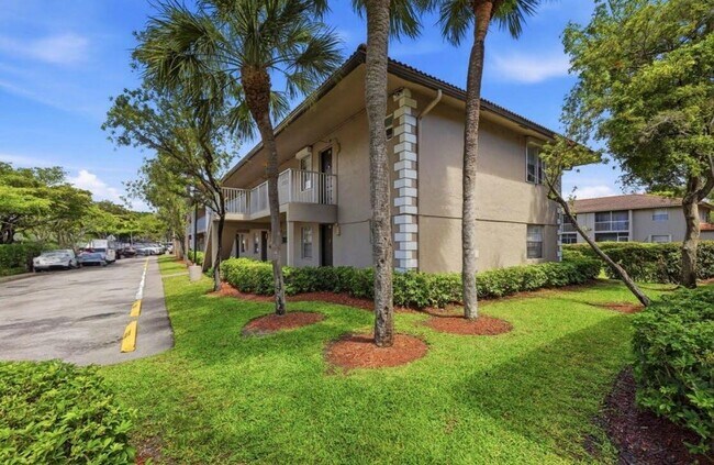 Building Photo - 8820 Royal Palm Blvd