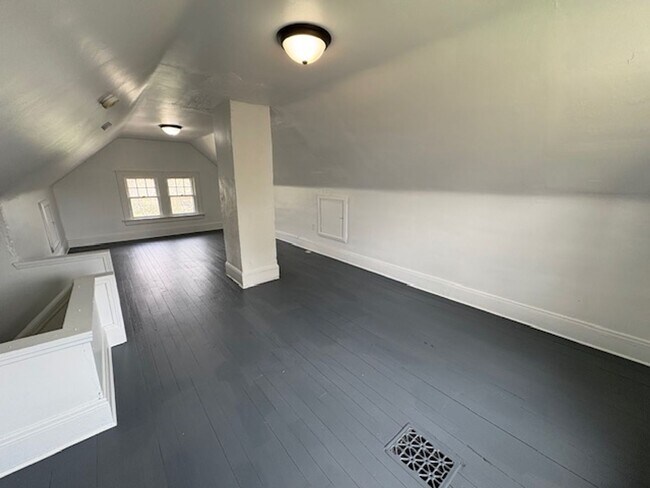 Building Photo - Spacious 4-Bedroom Akron Home with Charming Kitchen Nook & Backyard & Pet Friendly