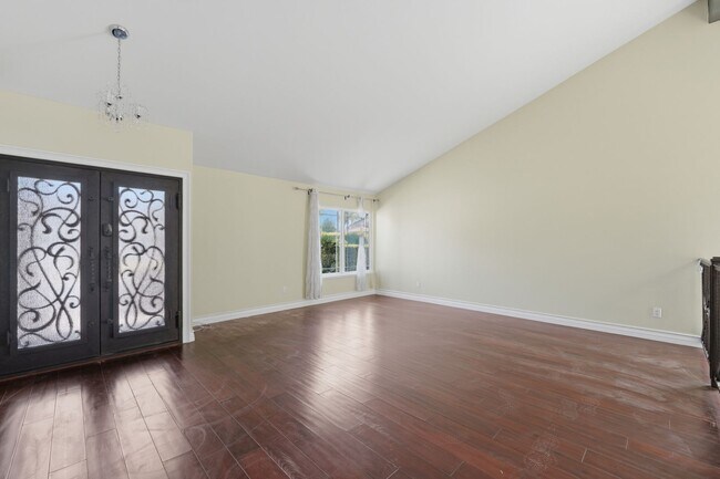 Building Photo - Stunning 4 bedroom, 3bath home, with pool in Laguna Niguel!