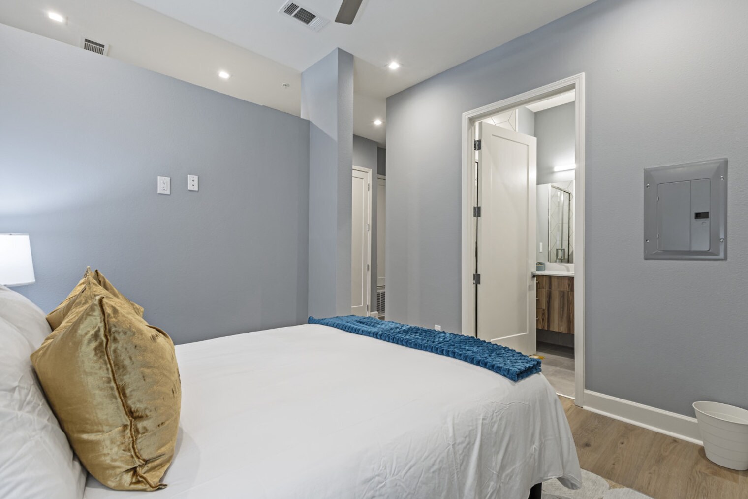 Building Photo - 1812 Hickory St