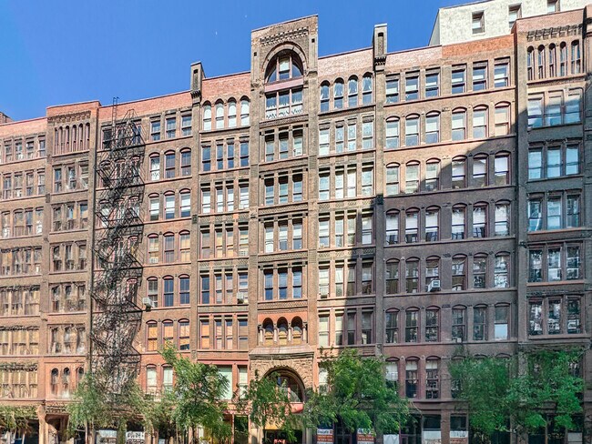 Primary Photo - 711 S Dearborn St