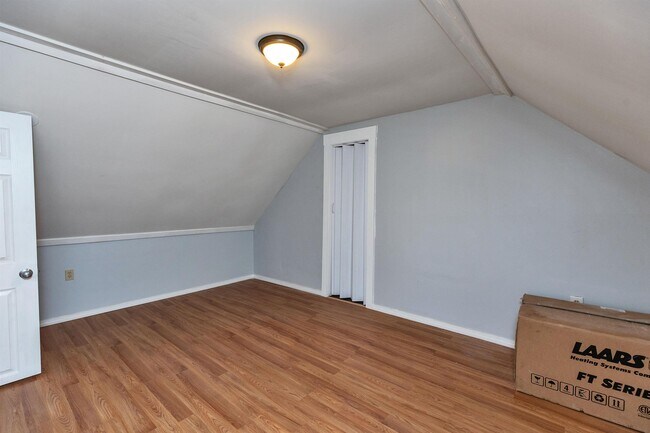 Building Photo - 27 School St