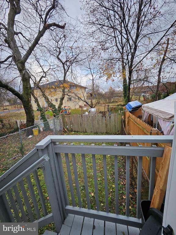 Building Photo - 324 Mary St