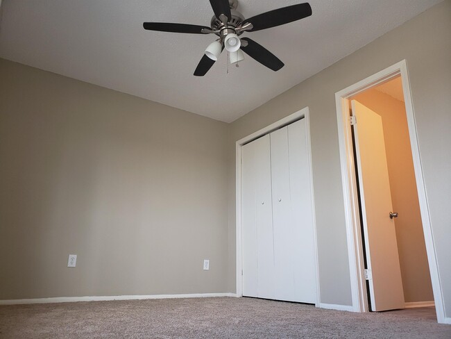 Building Photo - 3594 Friendswood Dr