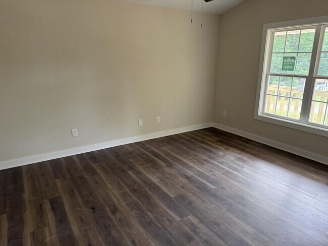 Building Photo - 9 Woodgreen Dr