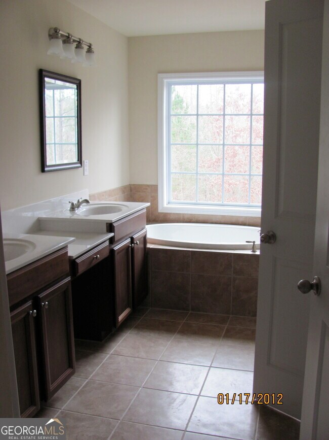 Building Photo - 4 War Admiral Ln