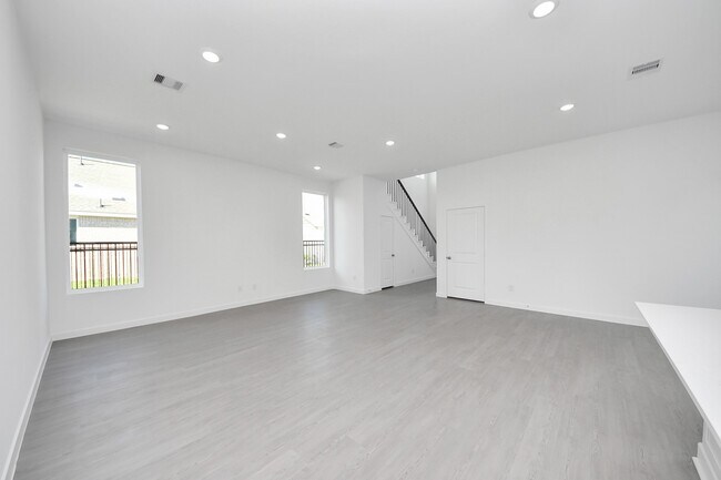 Building Photo - 27111 Blue Pool Dr