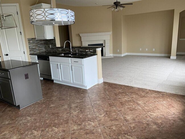 Building Photo - 302 Las Colinas Dr