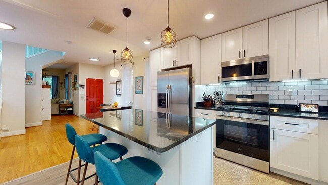 Building Photo - 1328 Morris Rd SE