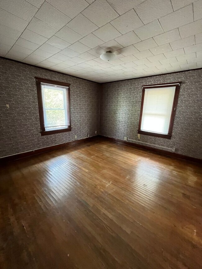 Building Photo - 625 S Fess Ave