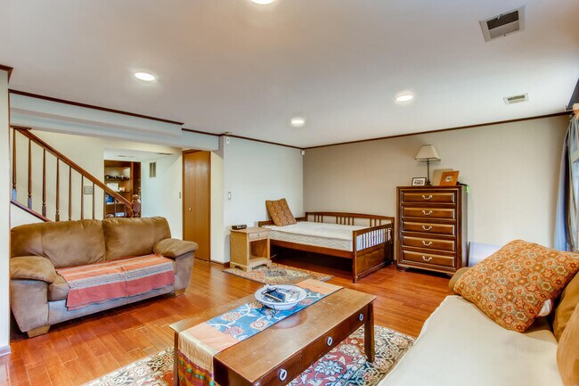Building Photo - 2085 S Lincoln Ave