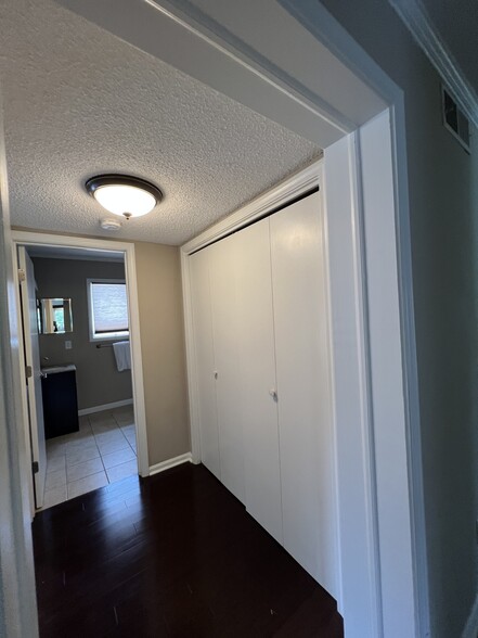 Hallway to Bdrm and Bathroom - 32 Racquet Club Rd