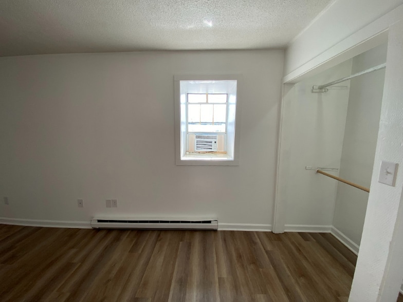 Building Photo - 610 N Eisenhower Dr