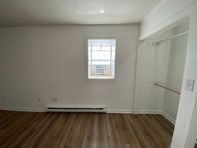 Building Photo - 610 N Eisenhower Dr