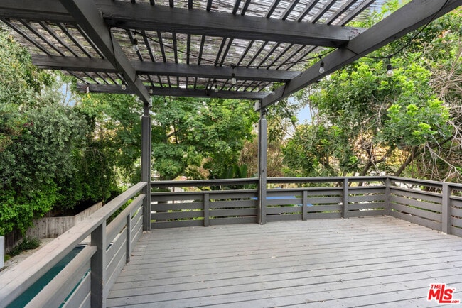 Building Photo - 1530 Elevado St