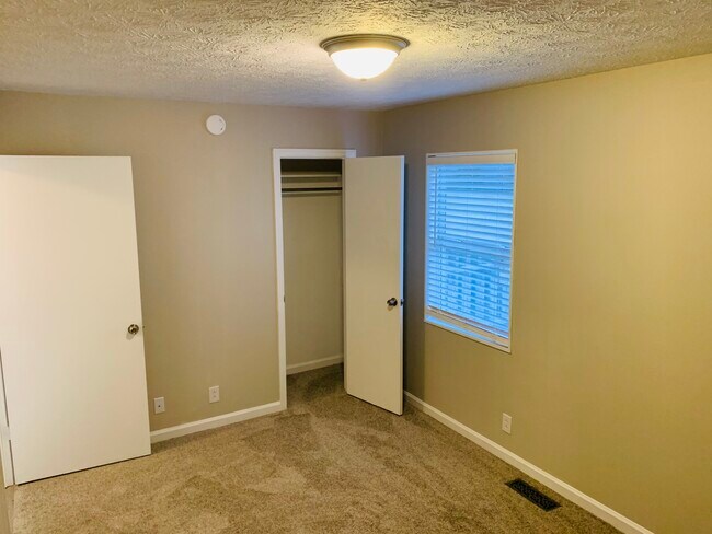 Secondary bedroom - 103 Wix Ave
