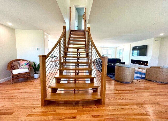 Building Photo - 18 Bel Aire Manor