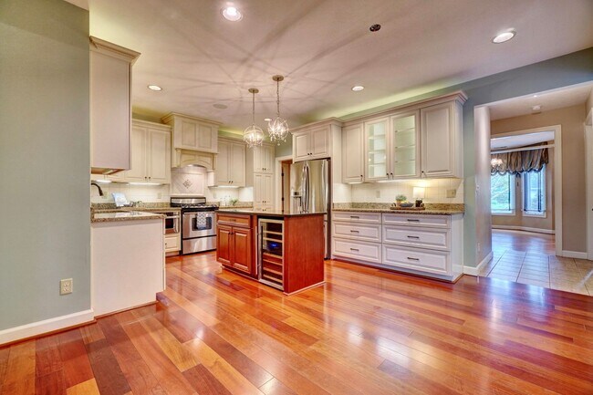 Building Photo - 1700 Jermyn Ln