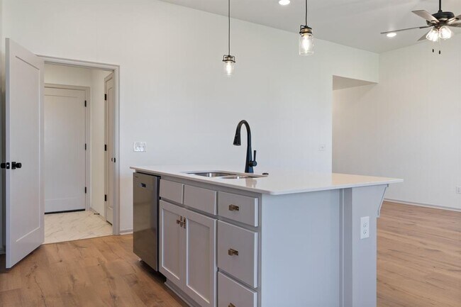 Building Photo - 417 Haven St