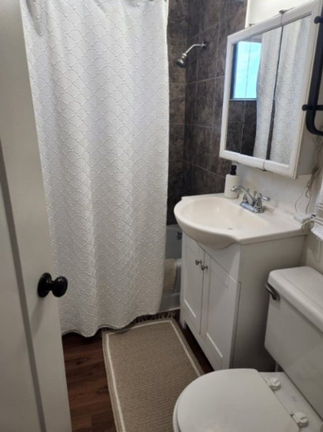 Building Photo - L7ER