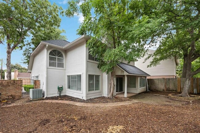 Building Photo - 12800 Briar Forest Dr