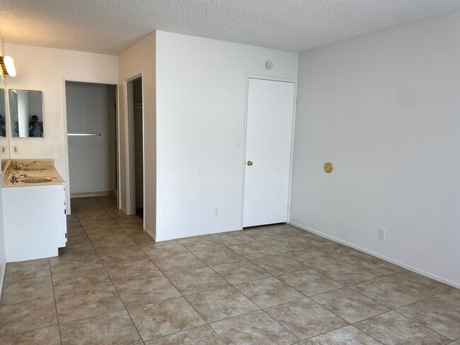Building Photo - *DONT MISS OUT ON THIS GREAT MOVE IN SPECI...