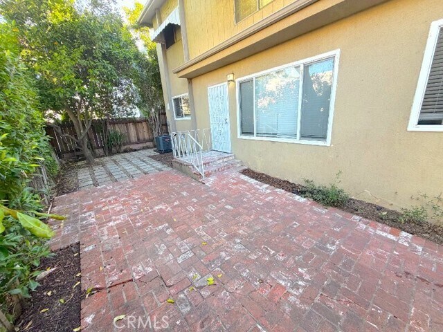 Building Photo - 1040 N Sierra Bonita Ave