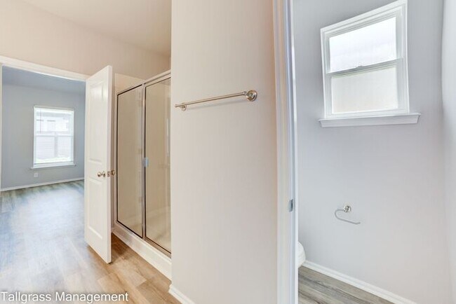 Building Photo - 4/2.5/2 Small New Neighborhood in Broken A...
