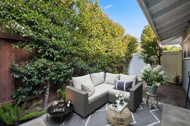 Building Photo - 2000 Clay St