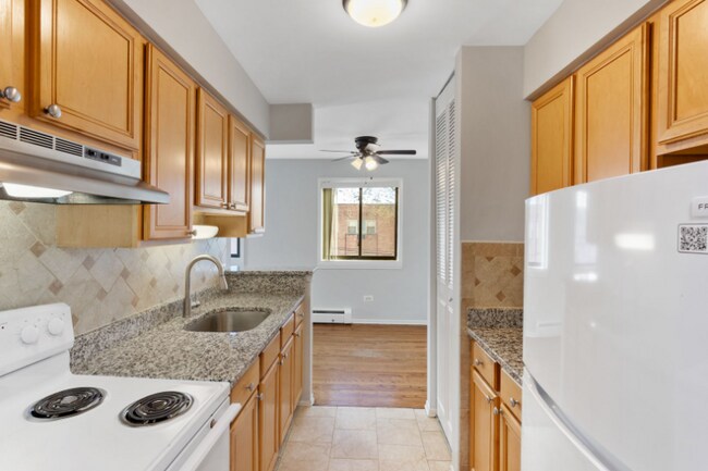 Primary Photo - 6001 N Kenmore Ave