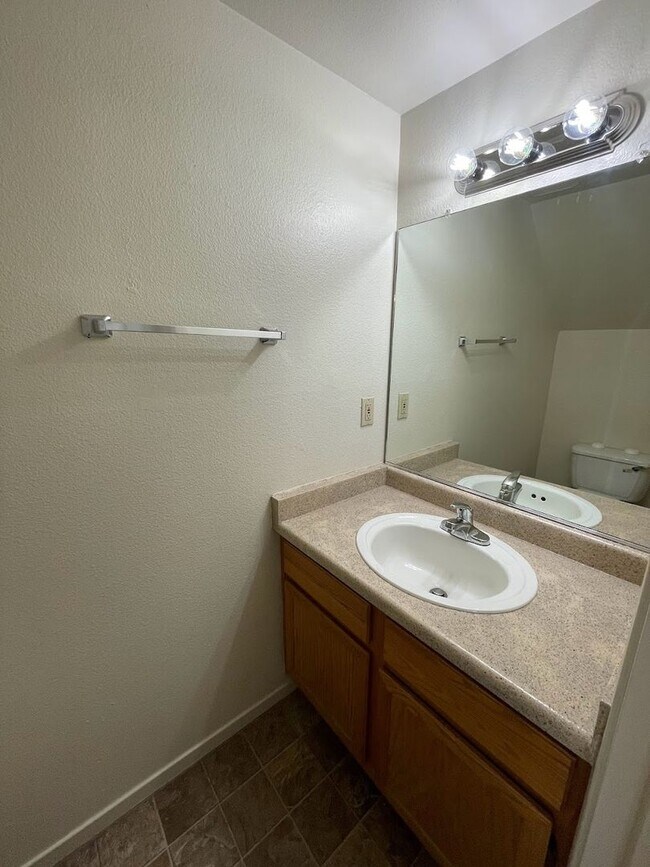 Building Photo - 3905 Pheasant Dr