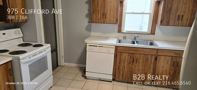 Building Photo - 975 Clifford Ave